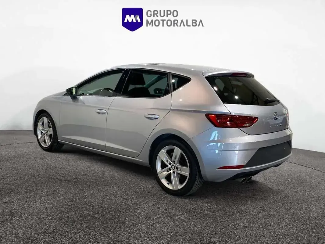 Usado Seat Leon ST FR 125 CV (91 kW) 2017 Plateado Familiar