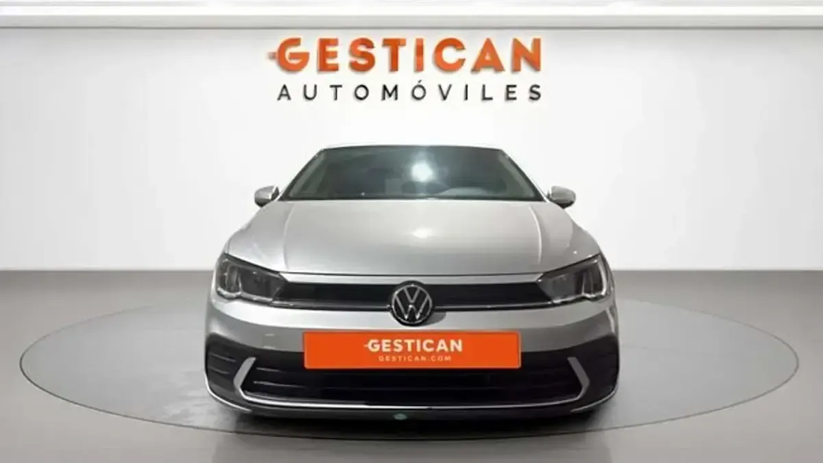 Usado VW Polo 95 CV (69 kW) 2022 Gris Utilitario