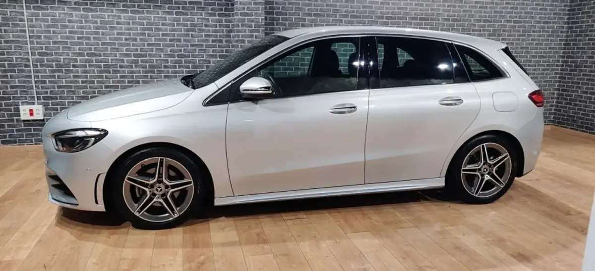 Usado Mercedes B200 163 CV (119 kW) 2023 Gris Utilitario