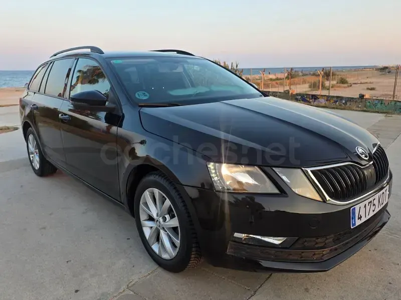 Usado Skoda Octavia Style 150 CV (110 kW) 2017 Negro Familiar