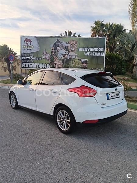 Usado Ford Focus Trend 125 CV (91 kW) 2016 Blanco Berlina