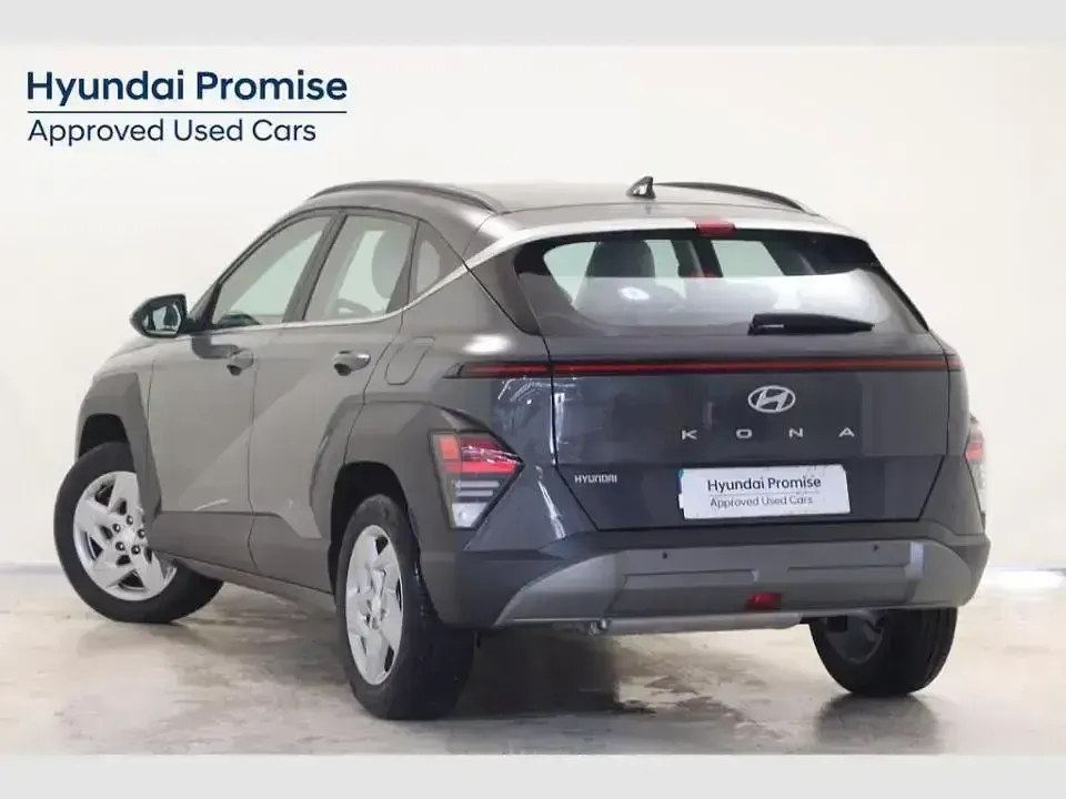 Usado Hyundai Kona 120 CV (88 kW) 2024 Ecotronic gray SUV