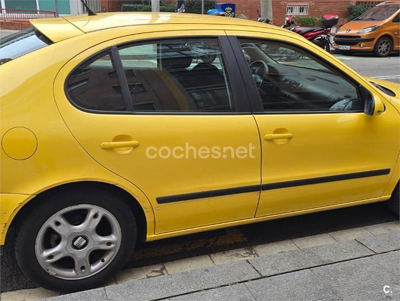 Amarillo Usado 2003 Seat Leon Sport Berlina | 3300 € (Precio justo) - Imagen 1/4