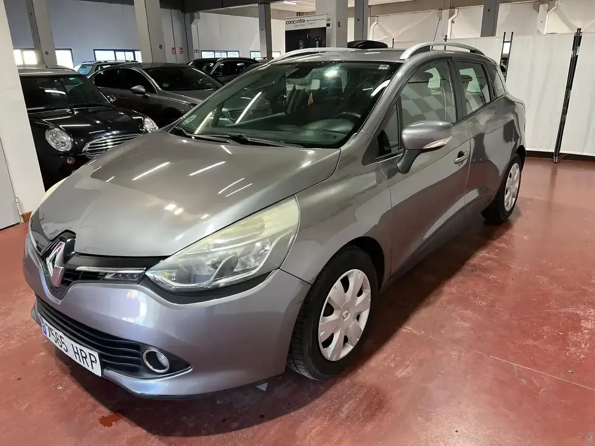 Usado Renault Clio GrandTour Expression 90 CV (66 kW) 2013 Negro Familiar