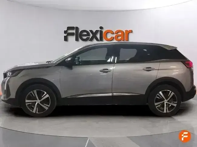 Usado Peugeot 3008 Allure 130 CV (95 kW) 2024 Gris SUV