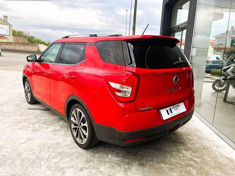 Usado Ssangyong (KGM) XLV Limited 116 CV (85 kW) 2018 Rojo SUV