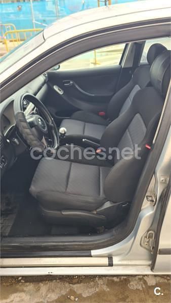 Usado Seat Leon Sport 110 CV (80 kW) 2005 Gris / plata Utilitario