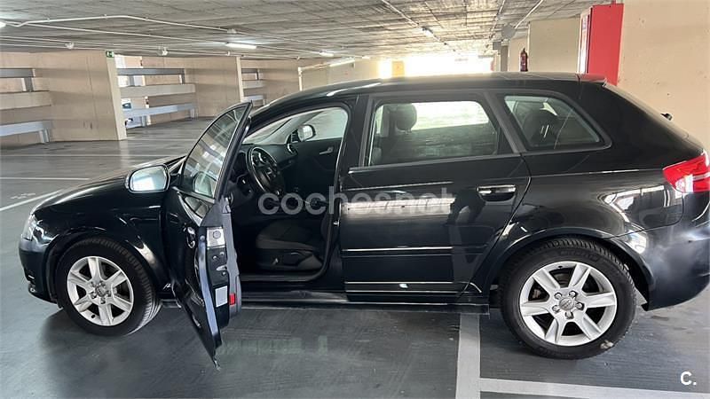 Negro Usado 2012 Audi A3 Attraction Berlina | 7500 € (Buen precio) - Imagen 1/4