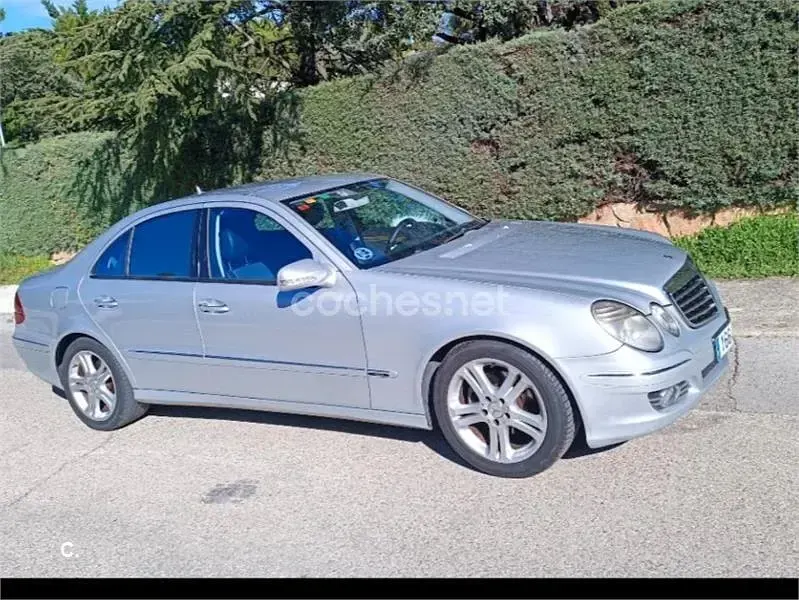 Usado Mercedes E320 Avantgarde 224 CV (164 kW) 2007 Gris / plata Berlina