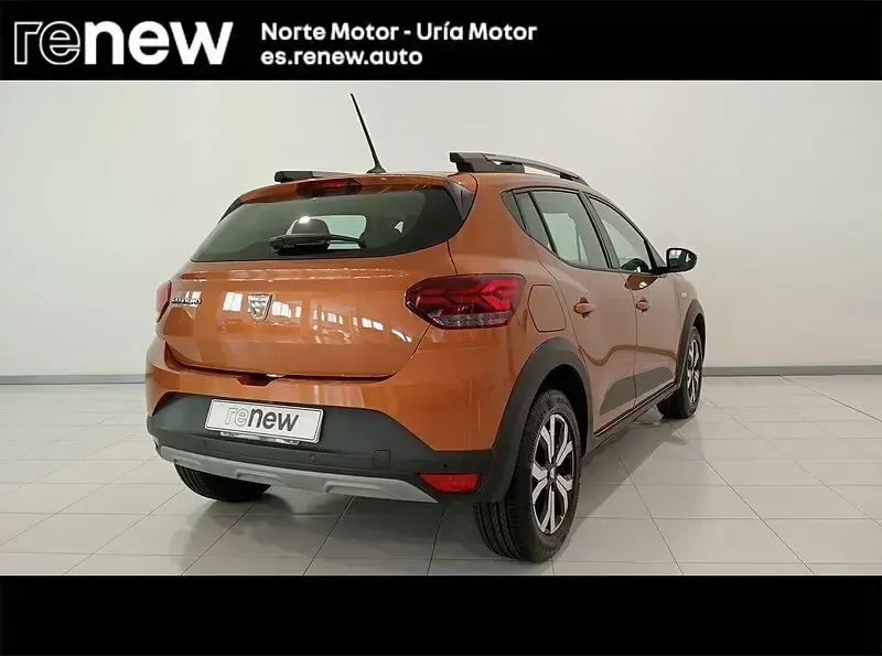 Usado Dacia Sandero Comfort 91 CV (66 kW) 2022 Naranja Berlina