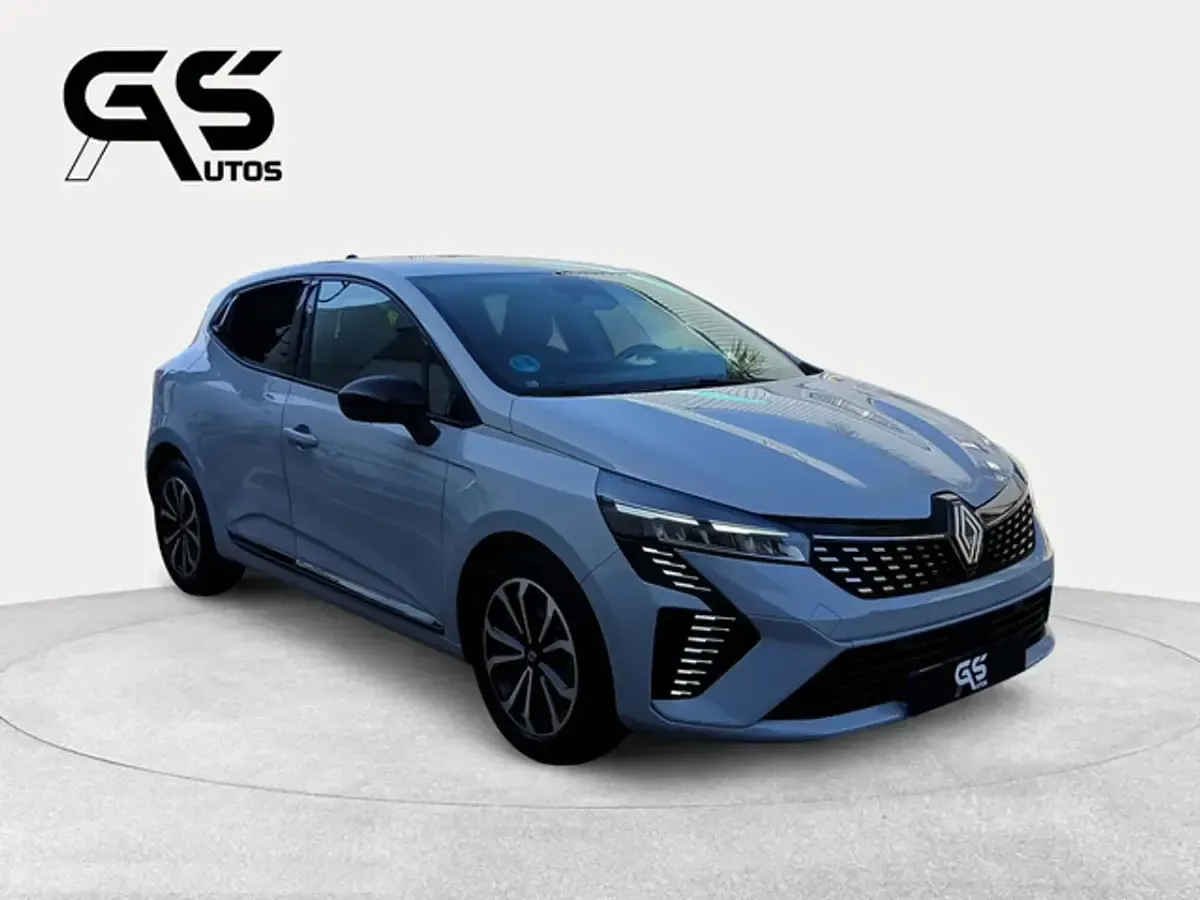 Usado Renault Clio Techno 90 CV (66 kW) 2025 Gris Utilitario