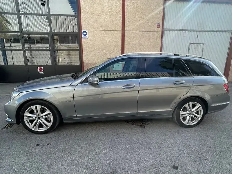 Usado Mercedes C220 Avantgarde 170 CV (125 kW) 2012 Gris / plata Familiar