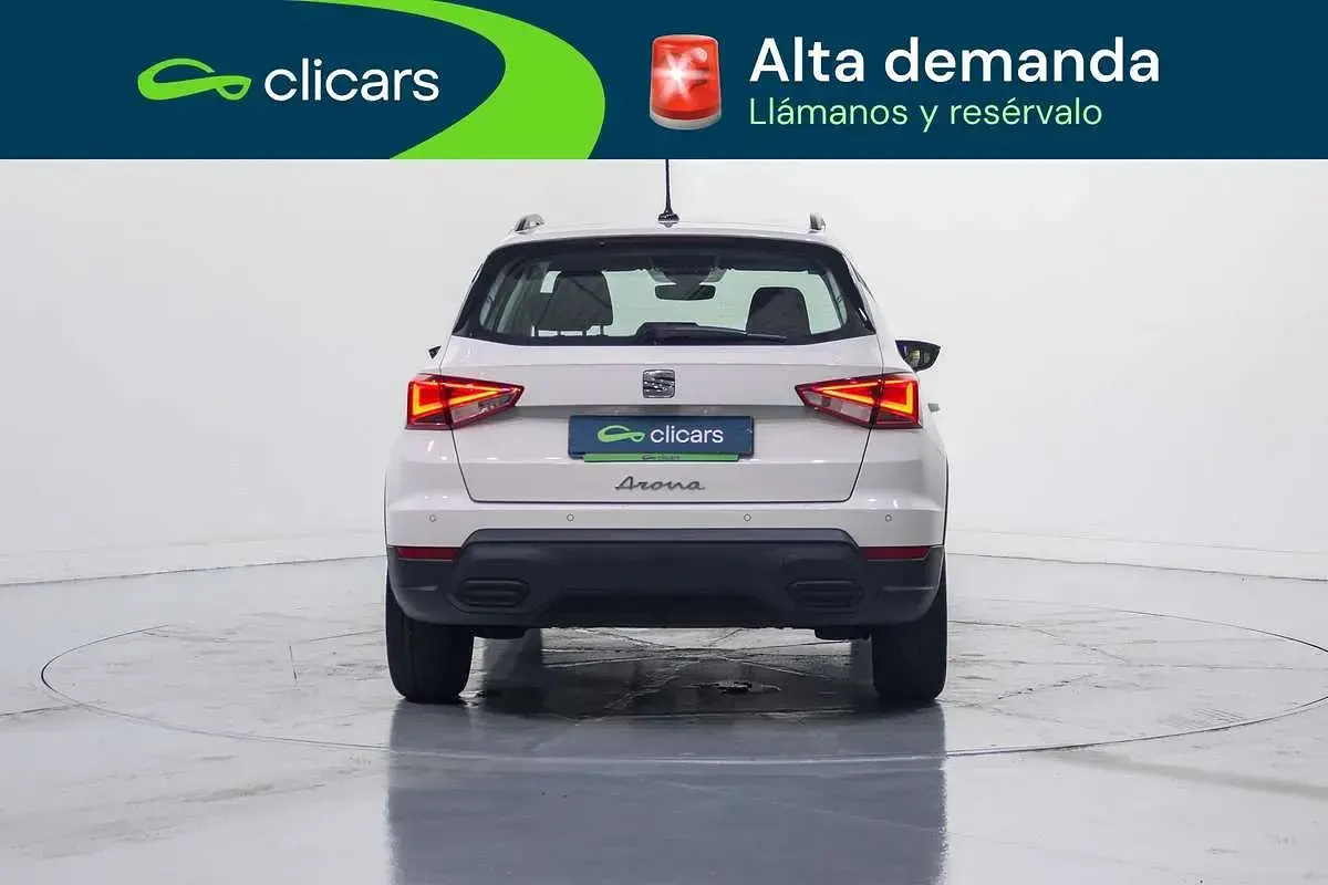 Usado Seat Arona Style 110 CV (80 kW) 2022 Blanco SUV