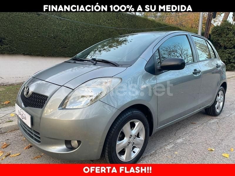 Gris / plata Usado 2009 Toyota Yaris Berlina | 4290 € (Precio justo) - Imagen 1/4