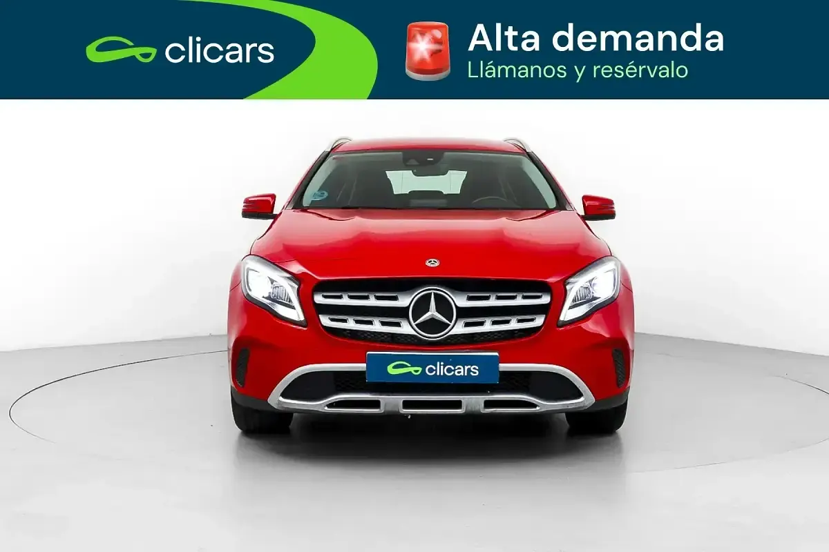 Usado Mercedes GLA180 122 CV (89 kW) 2018 Rojo SUV