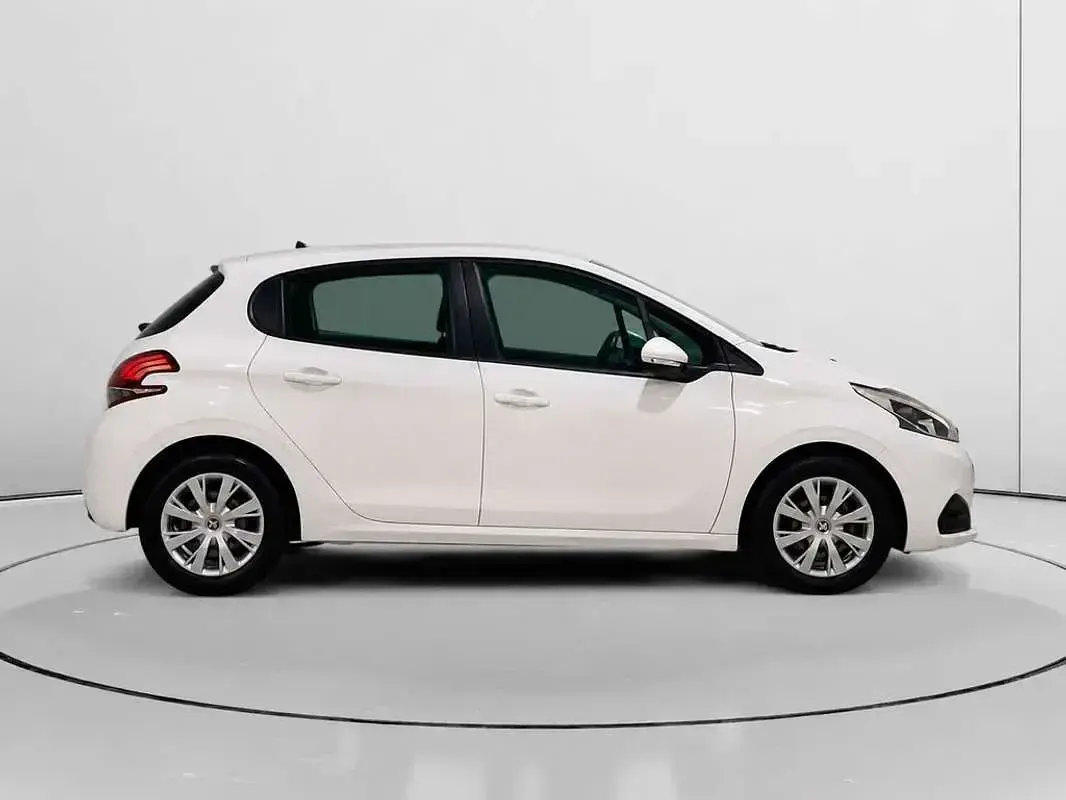 Usado Peugeot 208 Active 83 CV (61 kW) 2019 Blanco Utilitario