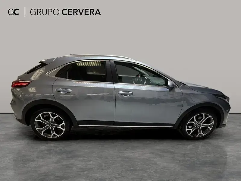 Usado Kia XCeed 120 CV (88 kW) 2022 Gris / plata SUV
