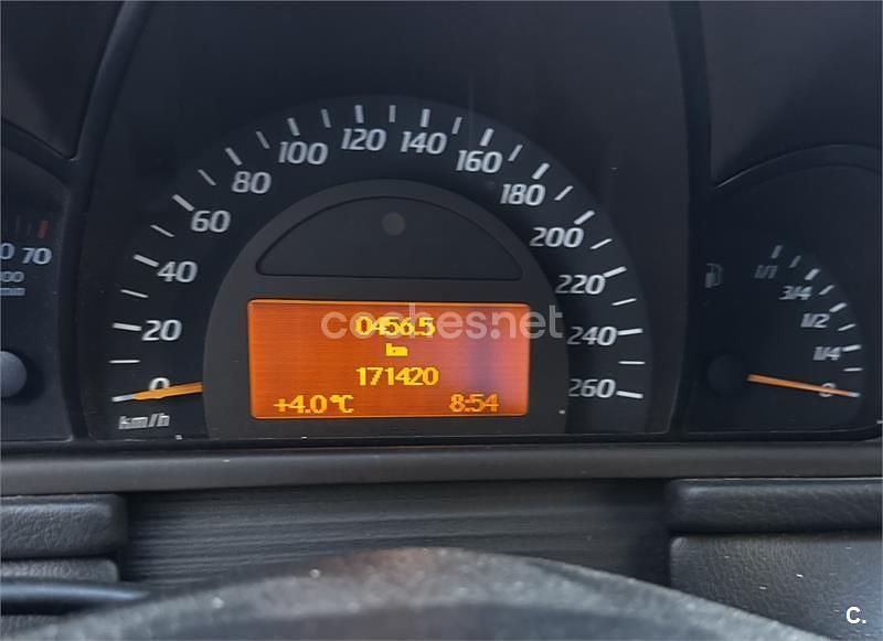 Usado Mercedes C180 129 CV (94 kW) 2001 Negro Berlina