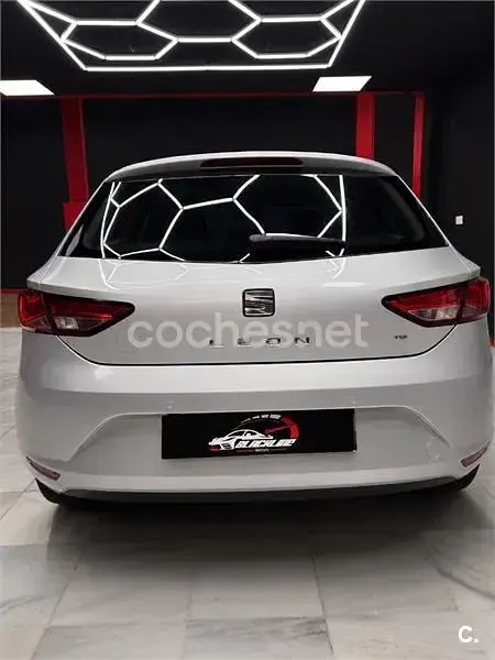 Usado Seat Leon Style 150 CV (110 kW) 2013 Gris / plata Berlina