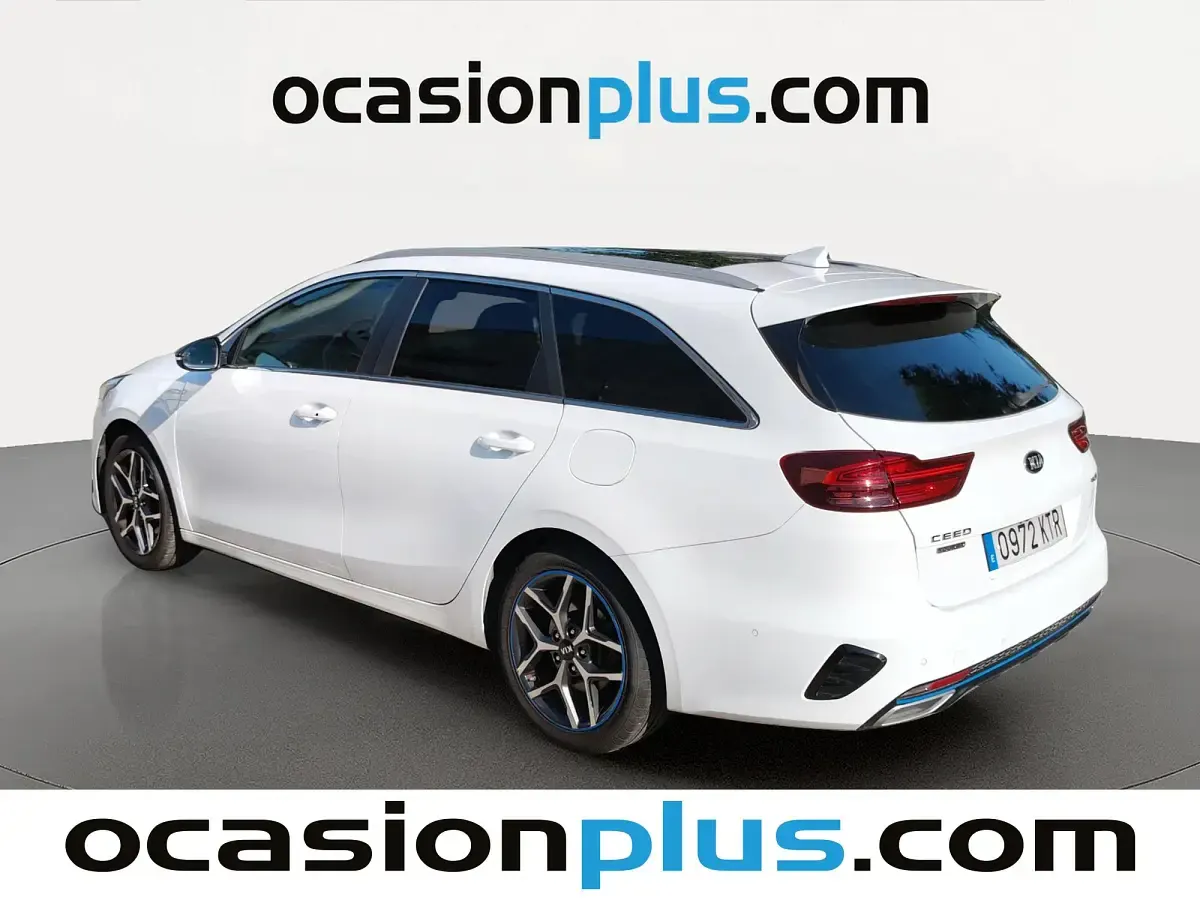 Usado Kia Ceed GT GT-Line 120 CV (88 kW) 2019 Blanco Familiar