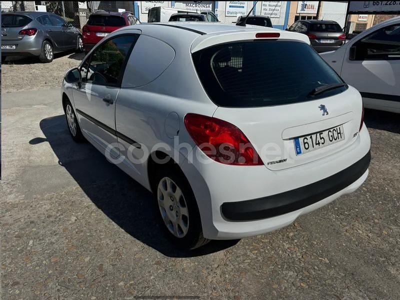 Usado Peugeot 207 70 CV (51 kW) 2008 Blanco Berlina