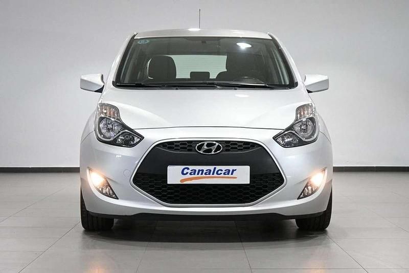 Usado Hyundai ix20 90 CV (66 kW) 2017 Gris Utilitario