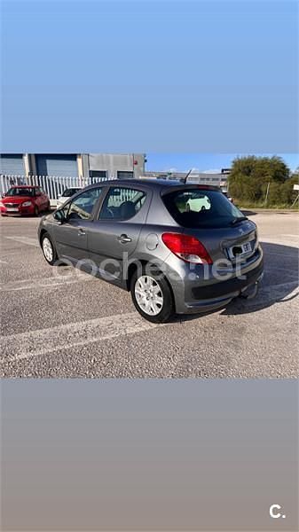 Usado Peugeot 207 70 CV (51 kW) 2010 Gris / plata Berlina