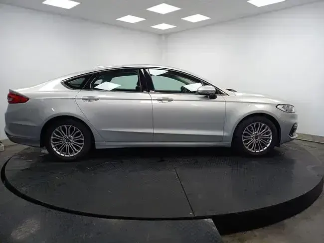 Usado Ford Mondeo Titanium 188 HP (138 kW) 2021 Cinzento Sedan