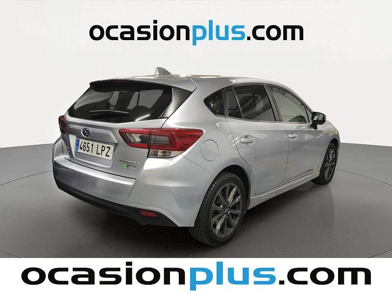 Usado Subaru Impreza 150 CV (110 kW) 2021 Gris plata Utilitario