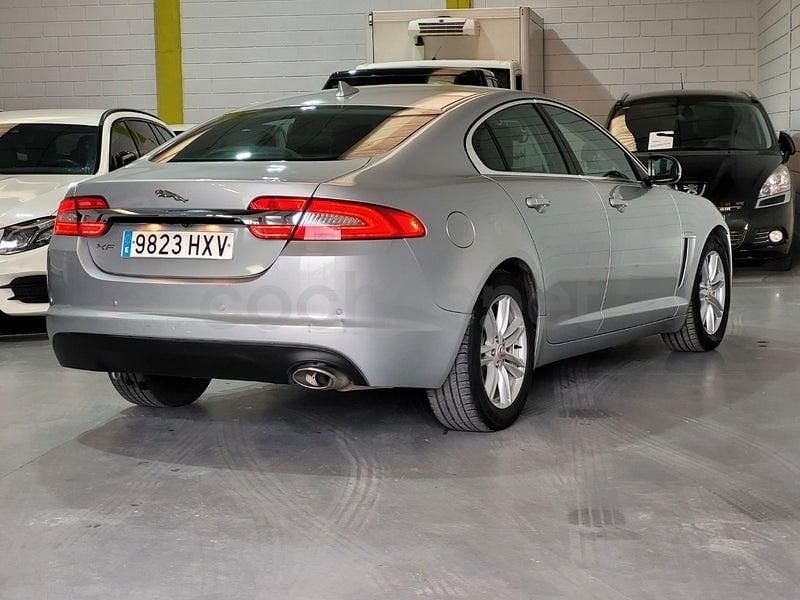 Usado Jaguar XF Premium Luxury 200 CV (147 kW) 2014 Gris / plata Berlina