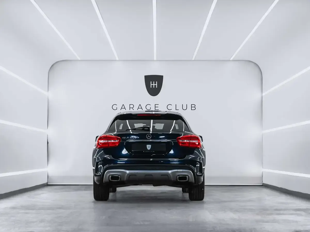Käytetty Mercedes GLA200 AMG line 136 HP (100 kW) 2017 Sininen Katumaasturi