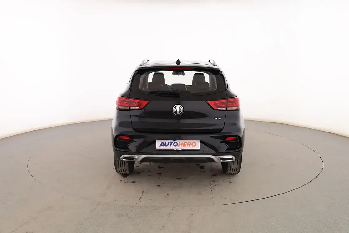 Usado MG ZS Luxury 106 CV (77 kW) 2023 Negro SUV