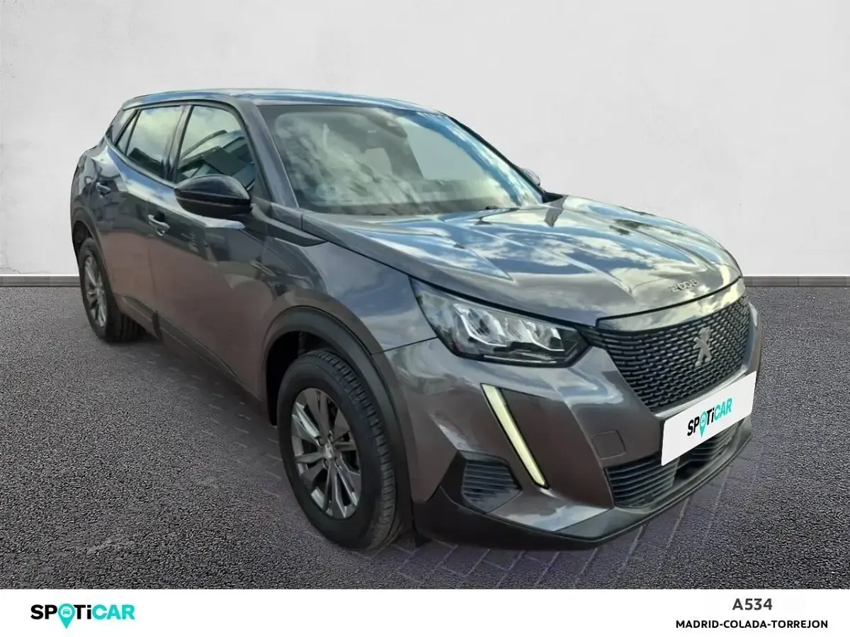 Usado Peugeot 2008 Active 110 CV (80 kW) 2022 Gris SUV