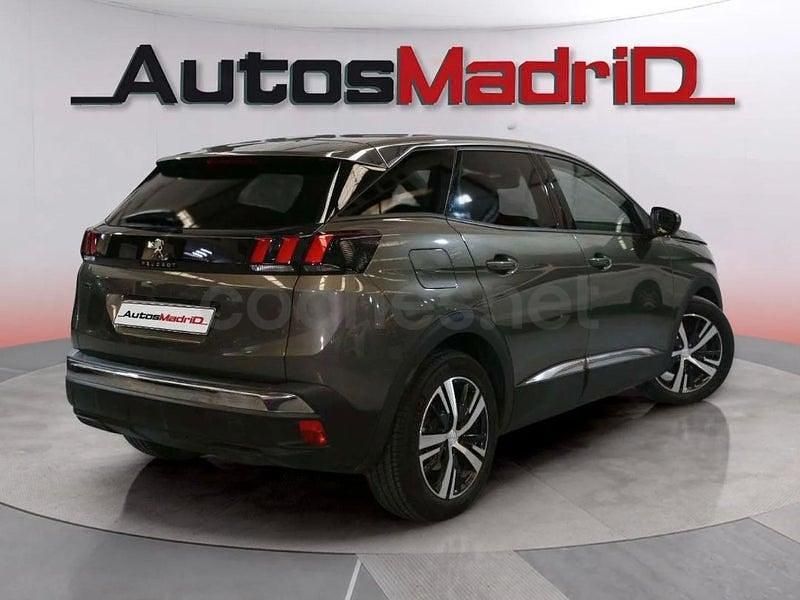 Usado Peugeot 3008 Allure 130 CV (95 kW) 2020 Gris / plata SUV