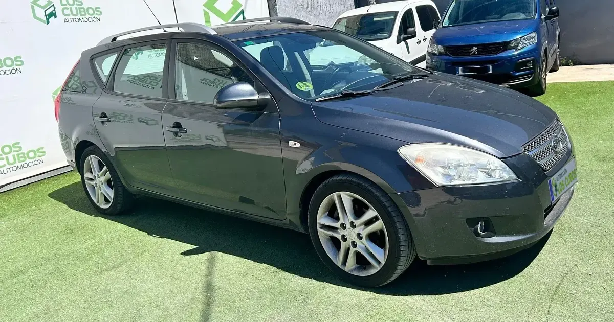 Usado Kia Ceed Sportswagon 140 CV (102 kW) 2008 Gris Familiar