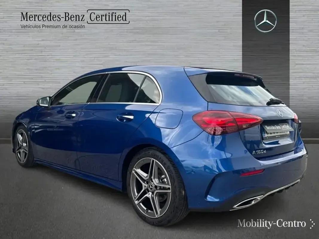 Usado Mercedes A180 116 CV (85 kW) 2024 Azul espectra Utilitario