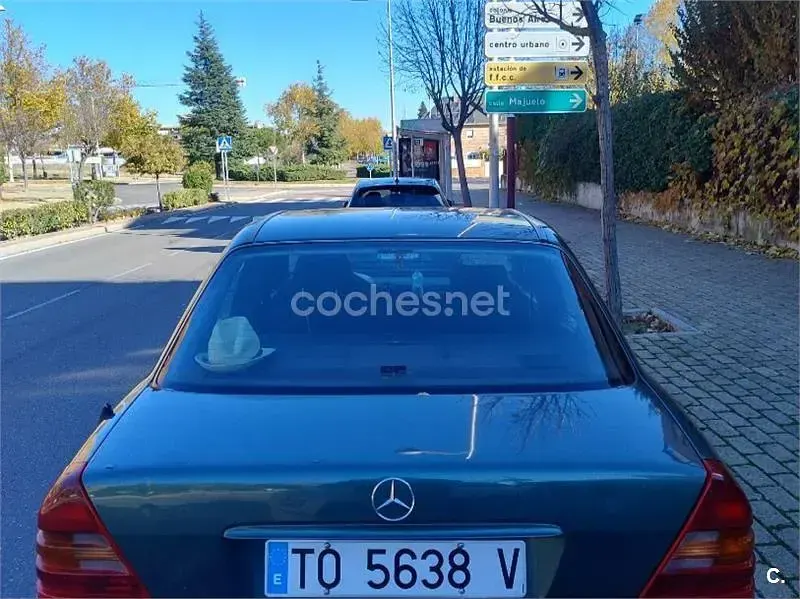Usado Mercedes C180 Elegance 122 CV (89 kW) 1994 Verde Berlina