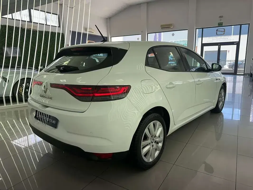 Usado Renault Mégane II Equilibre 116 CV (85 kW) 2023 Blanco Berlina