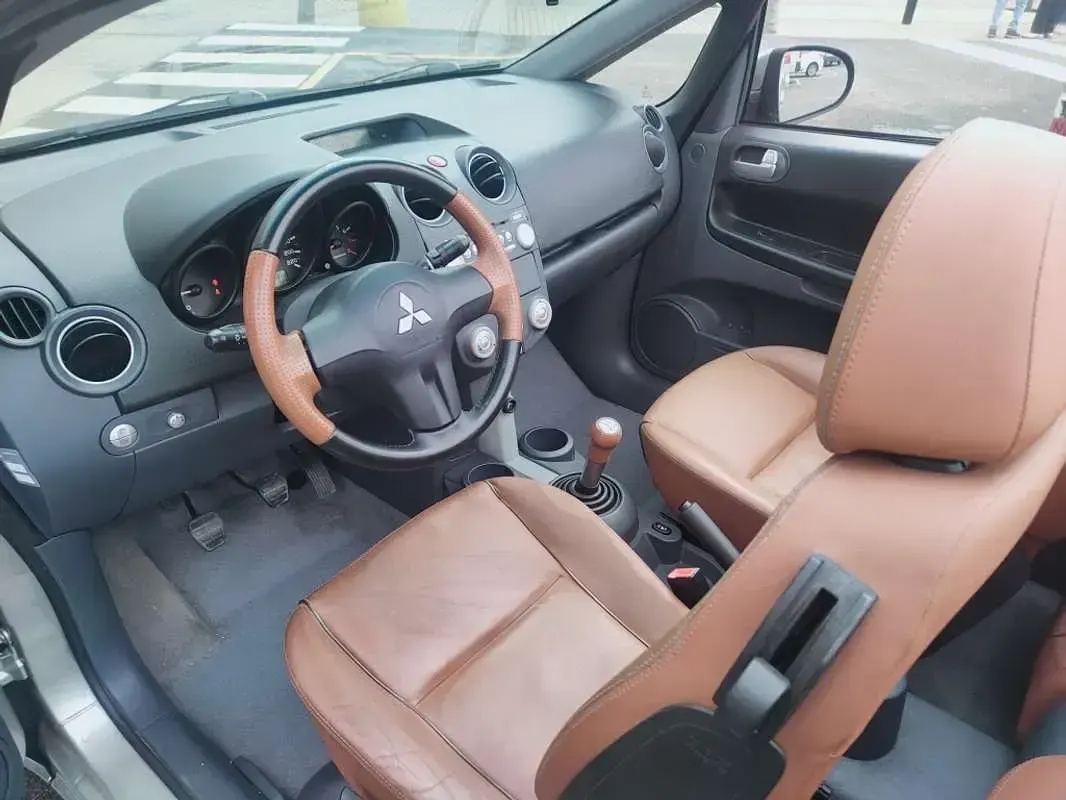 Usado Mitsubishi Colt Invite 109 CV (80 kW) 2008 Gris / plata Descapotable