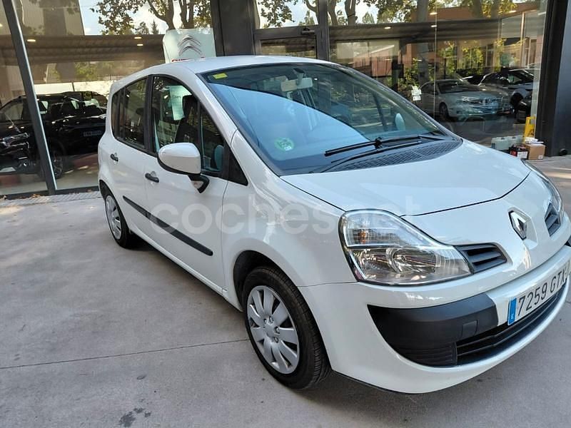 Blanco Usado 2010 Renault Grand Modus Authentique Monovolumen | 4400 € - Imagen 1/4