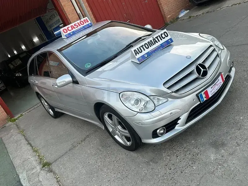 Usado Mercedes R500 388 CV (285 kW) 2008 Gris / plata Monovolumen