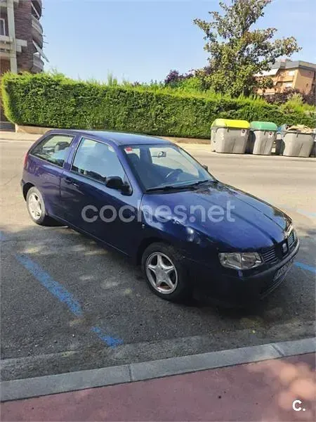Usado Seat Ibiza Stella 75 CV (55 kW) 2000 Azul Utilitario
