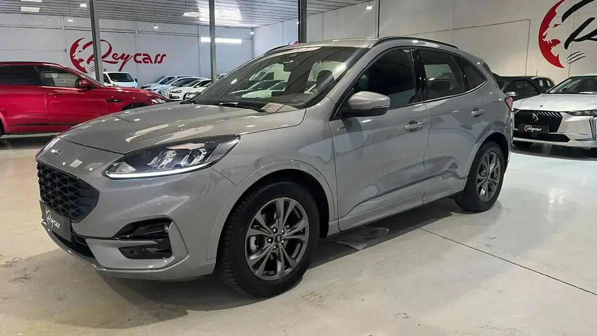 Usado Ford Kuga ST-Line 150 CV (110 kW) 2023 Gris SUV