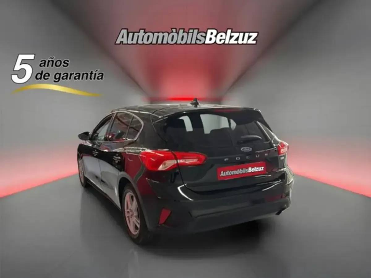 Usado Ford Focus Trend+ 125 CV (91 kW) 2019 Negro Berlina