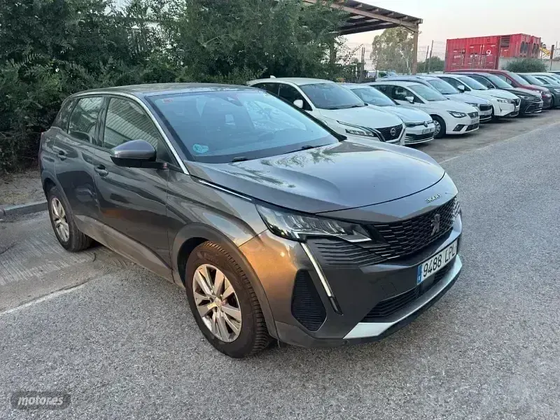 Usado Peugeot 3008 Active 130 CV (95 kW) 2021 Gris SUV