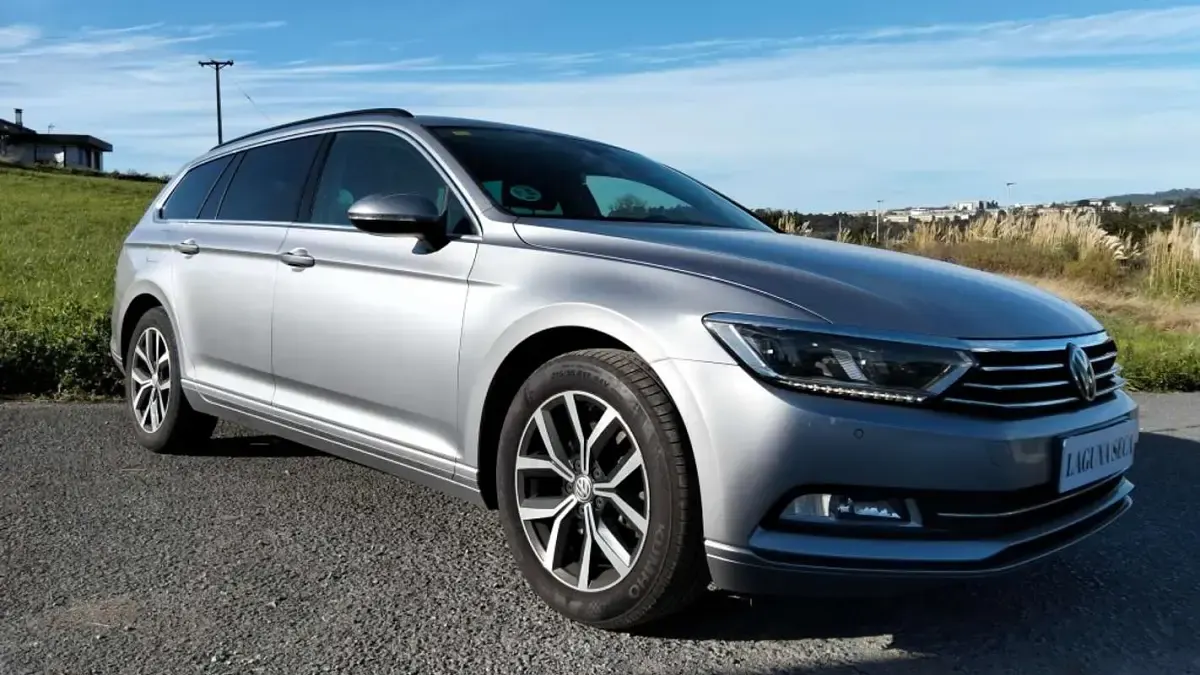 Usado VW Passat Advance 150 CV (110 kW) 2015 Gris Familiar