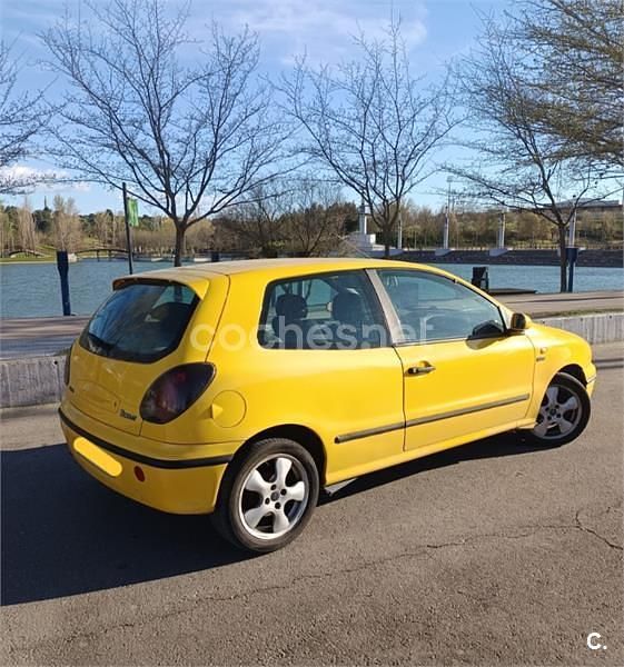 Usado Fiat Bravo 103 CV (75 kW) 2002 Amarillo Utilitario
