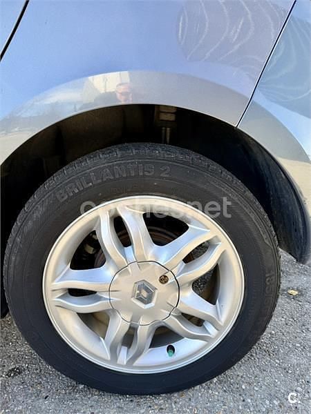 Usado Renault Clio II Dynamique 85 CV (62 kW) 2006 Gris / plata Berlina