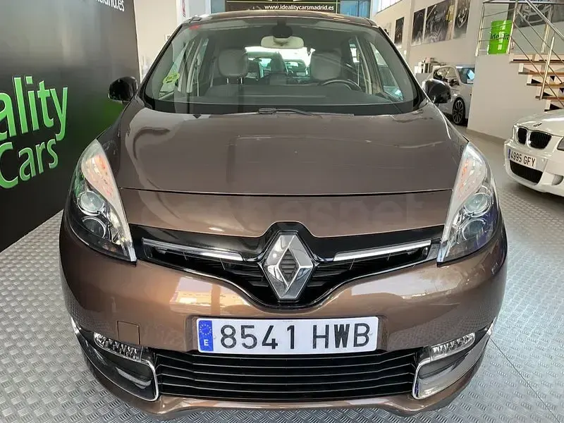 Usado Renault Scénic Bose Edition 130 CV (95 kW) 2014 Marrón Monovolumen
