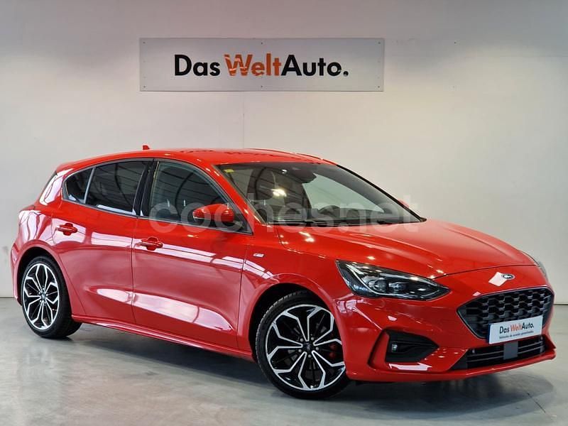 Rojo Usado 2020 Ford Focus ST-Line Berlina | 16.990 € (Caro) - Imagen 1/4